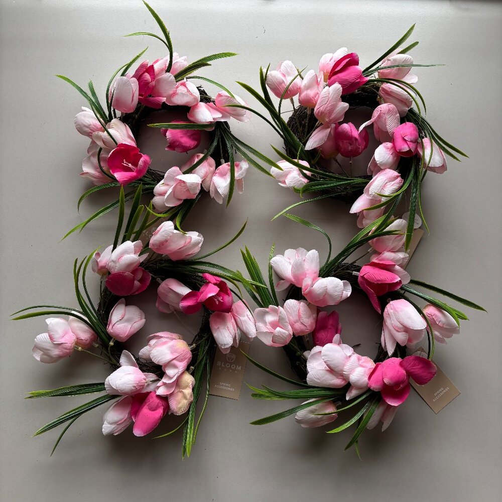 Spring Tulip Wreaths, New with Tags! Silk flowers look real!